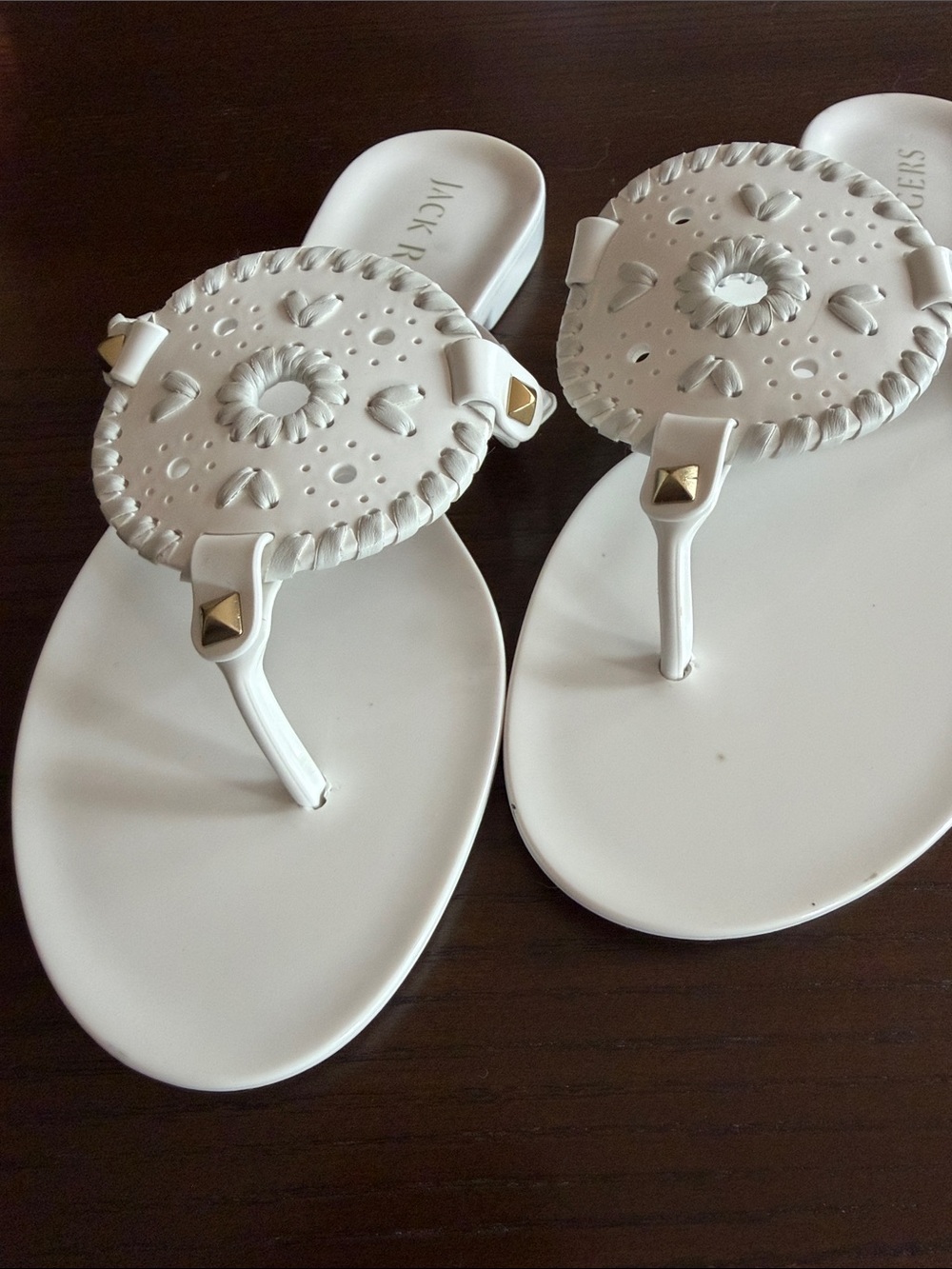 Jack Rogers White Leather Circle Medallion Thong Sandals - Picture 4 of 5